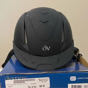 Ovation Deluxe Schoole Equestrian Helmet in Size S/M 25-26 in Color Black